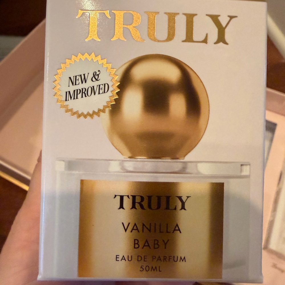 TRULY Vanilla Baby Shimmer Body Butter and Luxury Body Oil Set - Picture 5 of 14